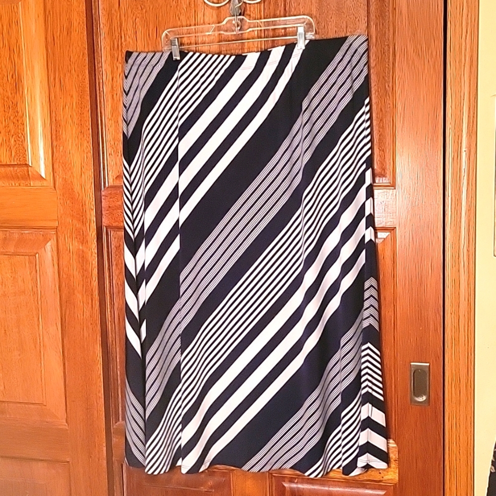 Susan Graver Skirt size 3X